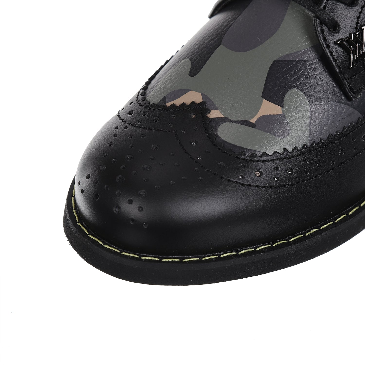 Women's Camo Wing-Tip Brog Shoes