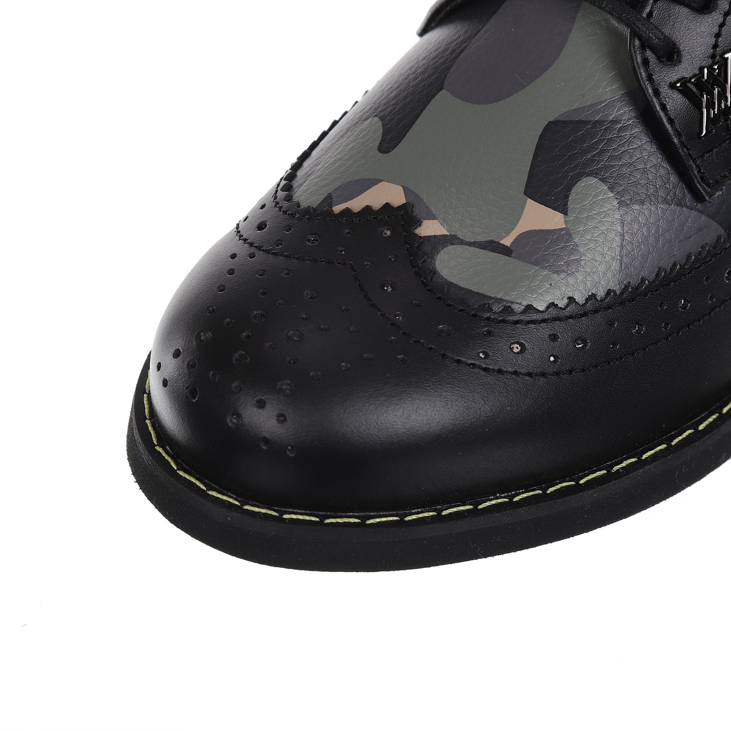 Women's Camo Wing-Tip Brog Shoes - Black