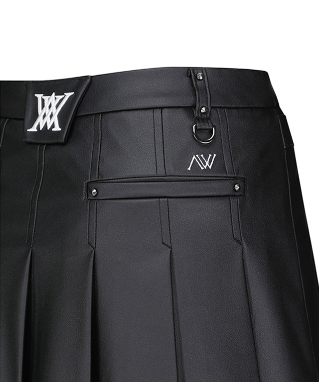 Women's Buckle Point Pleats SQ - Black