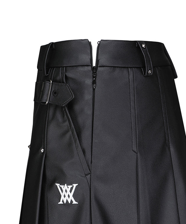 Women's Buckle Point Pleats SQ - Black